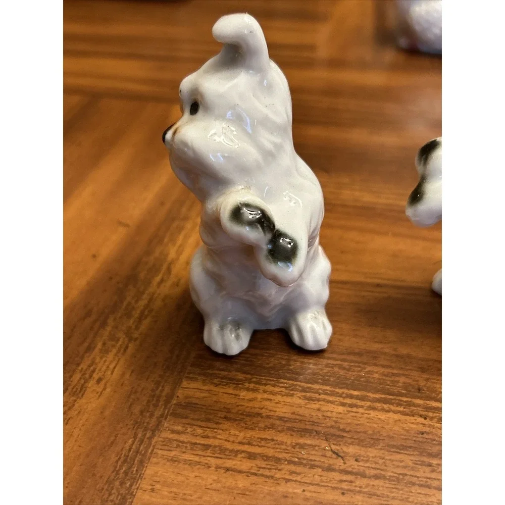 vintage small porcelain‎ figurine made in japan Schnauzer Begging Dog